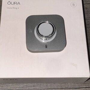 Oura Ring 4 in sliver